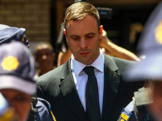 Pistorius, bajo arresto domiciliario