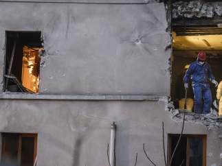 Así quedó el edificio tras la redada en Saint-Denis