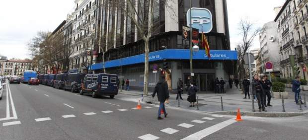 Un embajador y un diputado del PP cobran comisiones por lograr contratos para empresas
