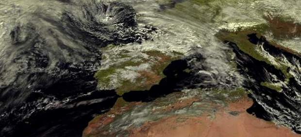 Nevadas en Pirineos y viento fuerte en todo el litoral Cantábrico y en Galicia
