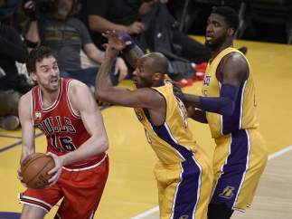 Pau Gasol ante los Lakers
