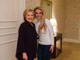 Britney Spears junto a Hillary Clinton