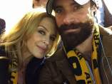 Kylie Minogue y su futuro marido Joshua Sasse.