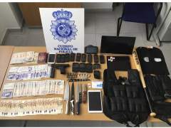 Material que le intervinieron a una banda británica en una operación en Marbella.