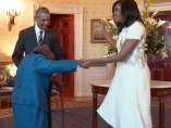 Obama baila con una señora de 106 años