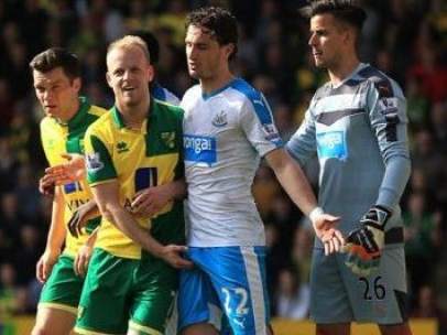 Naismith toquetea a Janmaat