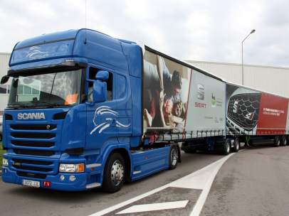 Imagen del Megatruck llegando a la factoría de Seat en Martorell.