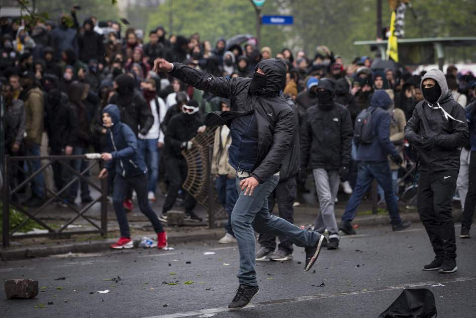 Resultado de imagen para Disturbios en otra manifestación contra la reforma laboral en París