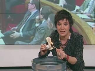Empar Moliner, periodista quema la Constitución