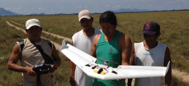 Los Wapichan, originarios del sur de Guyana, han recurrido a un dron para localizar los focos de tala ilegal.
