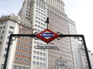 Edificio España, Metro Plaza España