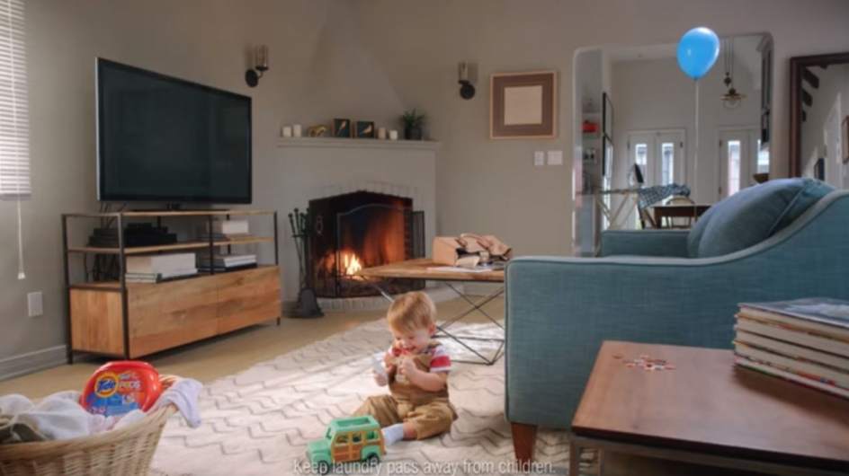 En esta escena cotidiana hay once peligros para el bebé: ¿los puedes