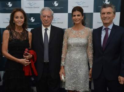 Vargas Llosa e Isabel Preysler junto a Macri y su esposa
