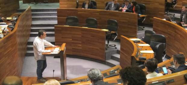 Ovidio Zapico (IU) interviene en el Pleno.