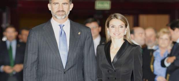 Los Príncipes de Asturias elegantes en el concierto Premios Principe de Asturias