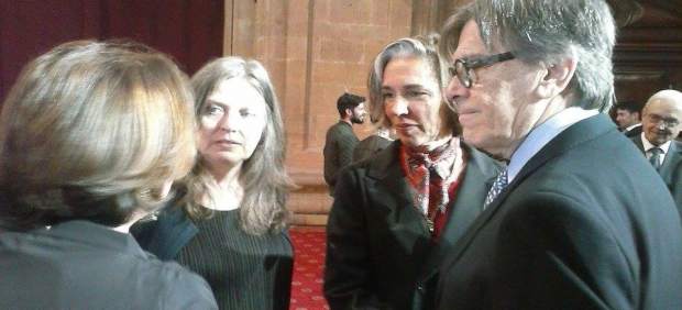 Por la izquierda, Allende, Rotondo y Flotats, conversan con Teresa Sanjurjo. 