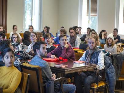 Estudiantes Erasmus en la Complutense durante un acto de bienvenida