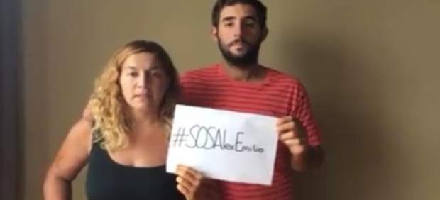 Marta Miguel y David Hernández apoyando la campaña solidaria con Álex y Emilio.
