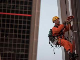 Uno de los activistas de Greenpeace