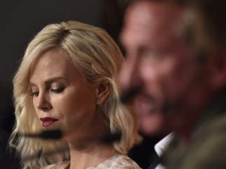 Theron y Penn en Cannes