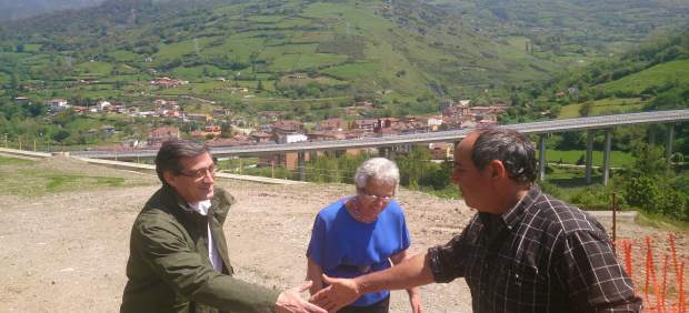 El candidato de Ciudadanos Asturias, Ignacio Prendes, visita la Variante