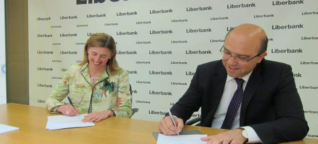 Eva Pando (ASturgar) y Carlos Freire (Liberbank)
