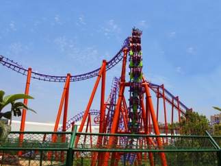 Montaña rusa en un parque de atracciones de Wanda