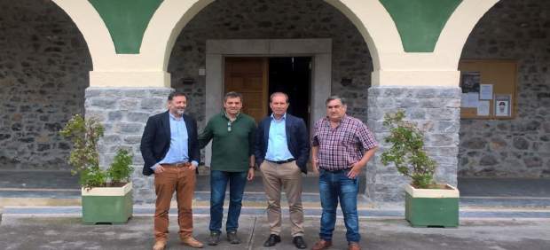 Nota Prensa Y Foto Visita Viceconsejero Administraciones Públicas Santo Adriano