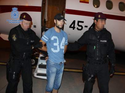Sergio Morate llega escoltado por dos agentes de la Policía Nacional