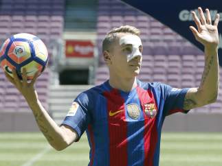 Lucas digne presentación Camp Nou