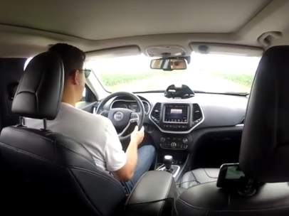 Un hacker controla un Jeep
