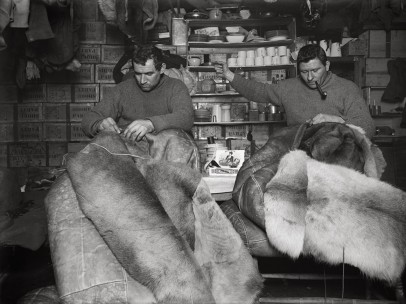 Herbert George Ponting - Petty officer Evans and Crean mending sleeping bags