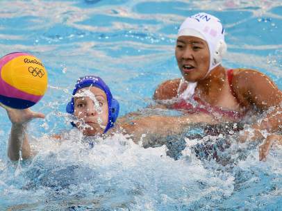 Las chicas de waterpolo debutan con derrota 4-11 ante EE UU