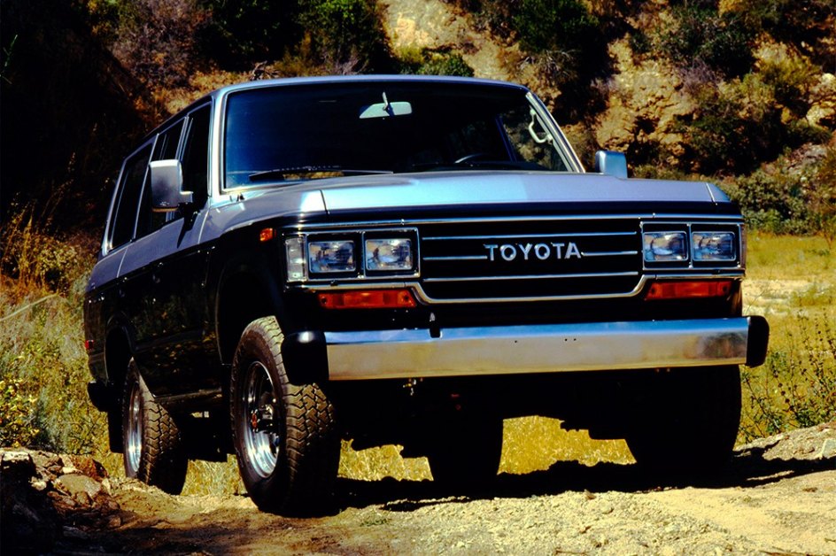 Pablo Escobar compró a su ejército privado multitud de Toyota Land Cruiser. Su enorme capacidad off-road hizo que Escobar se decantara por este 4x4 para moverse por los terrenos más difíciles de Colombia. Dicen que su equipo era entrenado con este vehículo, por lo que eran reemplazados continuamente.