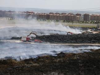 Cementerio neumáticos Seseña, ruedas, fuego