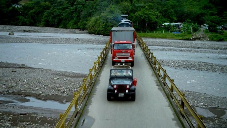 La primera vez que se ven los camiones en los que Pablo Escobar traficaba con electrodomésticos es en el primer capítulo de la primera temporada de la serie Narcos. Muchos de los camiones que utilizaban eran un Fiat 673 fabricado entre los años 1965 y 1978.