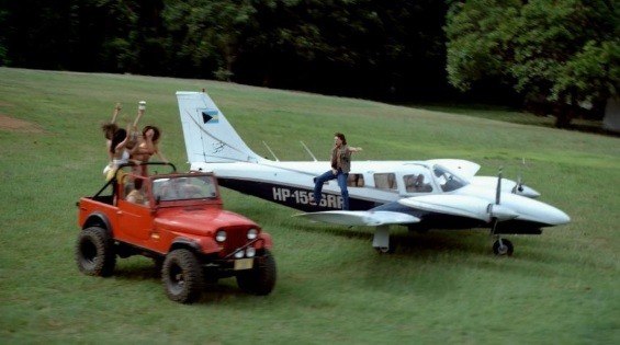 Esta avioneta Piper Seneca aparece en uno de los capítulos de la serie, cuando uno de los sicarios de Escobar regresaba de Miami de transportar cocaína.