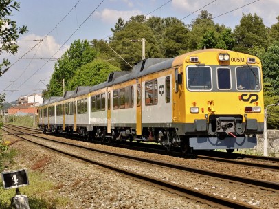 Tren de la serie 592 accidentado en O Porriño