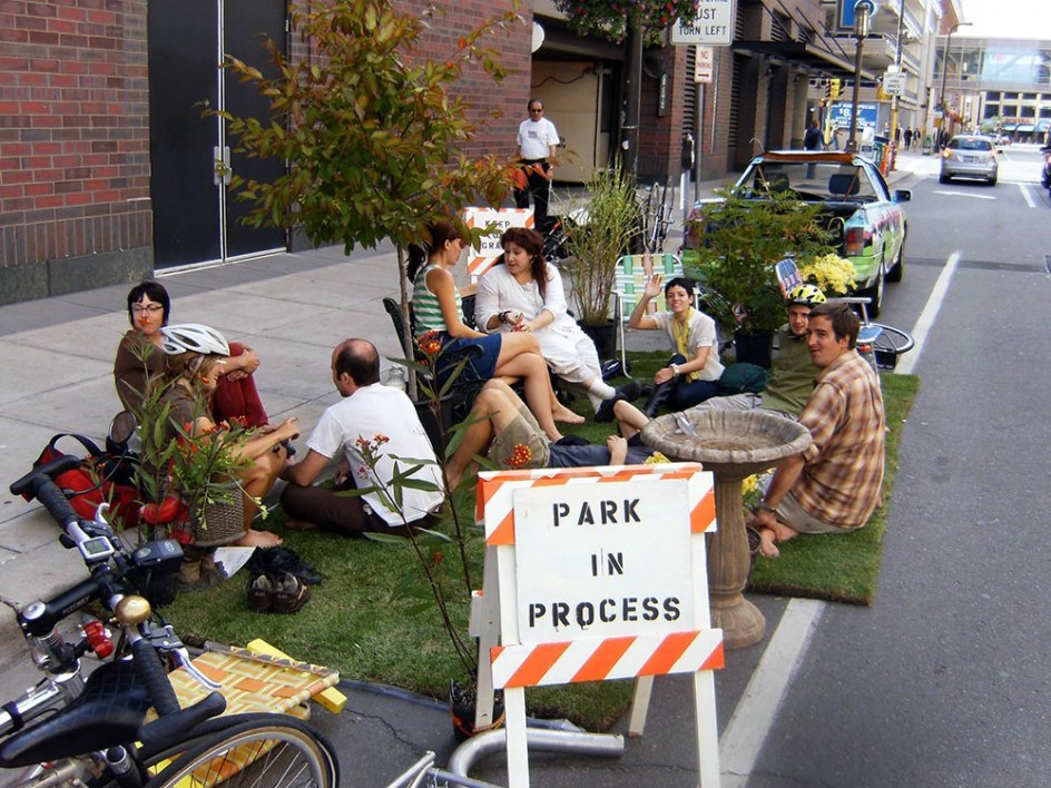 Una actividad reinvindicativa del espacio público en la que a las plazas de aparcamiento se les otorga, temporalmente, un uso diferente.