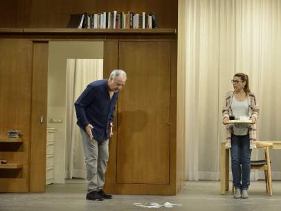 Els actors Jordi Bosch i Emma Vilarasau a l'espectacle 'Caiguts del cel' dirigit per Sergi Belbel.