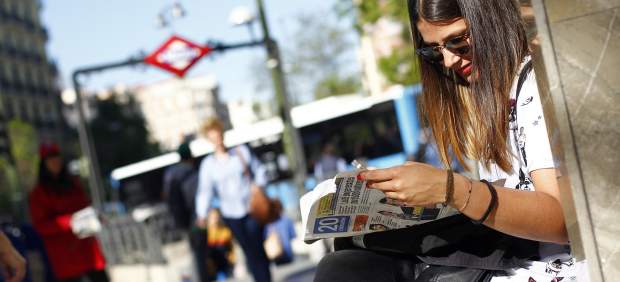 Ejemplares del periódico 20minutos.