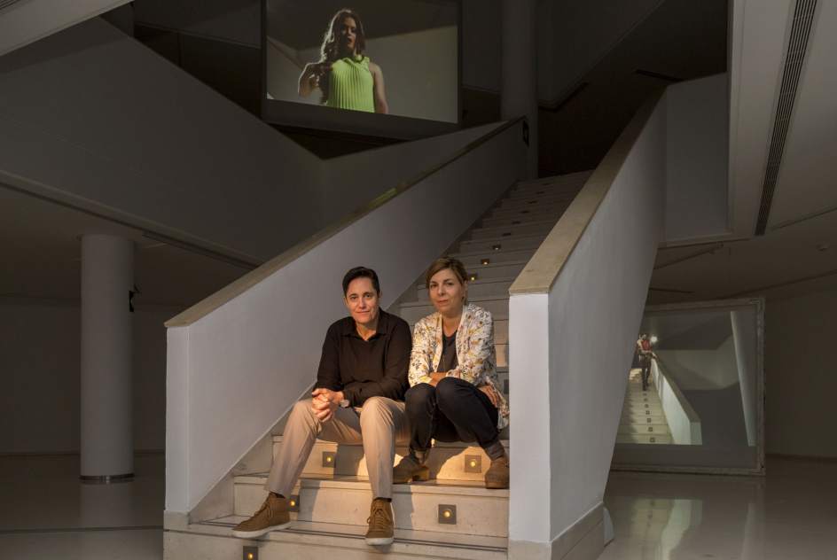 Cabello/carceller convierten una escalera del ivam en pasarela de ... Publicas Escalera creativo