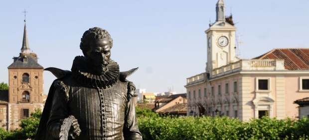 Escultura de Cervantes en Alcalá