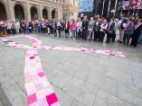 Lazo desplegado en la plaza del Pilar con motivo del Día del Cáncer de Mama. Lazo desplegado en la plaza del Pilar con motivo del Día del Cáncer de Mama.