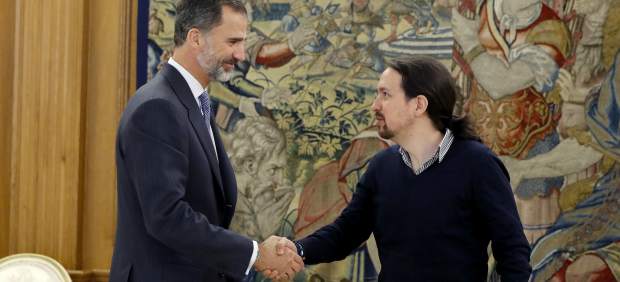 Pablo Iglesias, con Felipe VI.