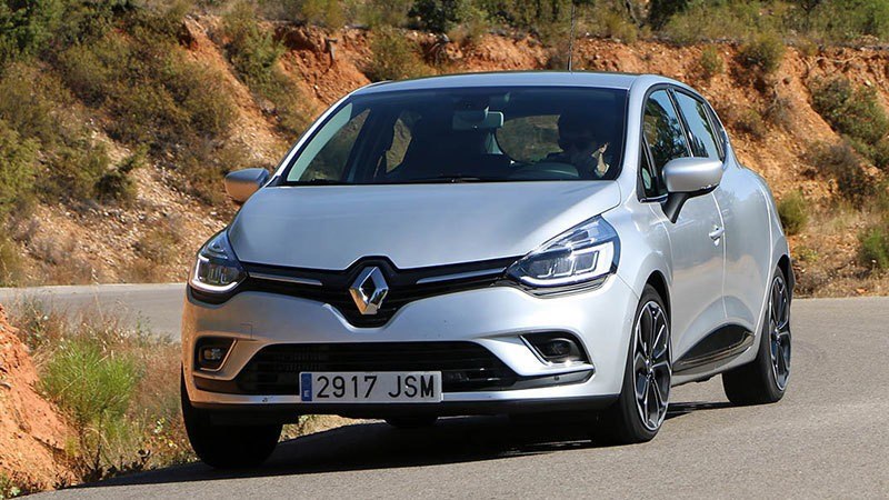 Este Renault Clio tiene un consumo medio de 3,3 l/100 km, su consumo urbano es de 3,5 l/100 km y el extraurbano es de 3,1 l/100 km. El precio de este turismo es de 13.261 euros. Más información sobre este listado.