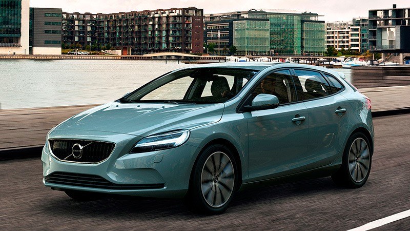 El consumo medio de este Volvo es de 3,4 l/100 km, mientras que el consumo urbano es de 3,8 l/100 km y el extraurbano es de 3,2 l/100 km. El precio es algo más elevado que el de su competencia: 29.873 euros. Más información sobre este listado.