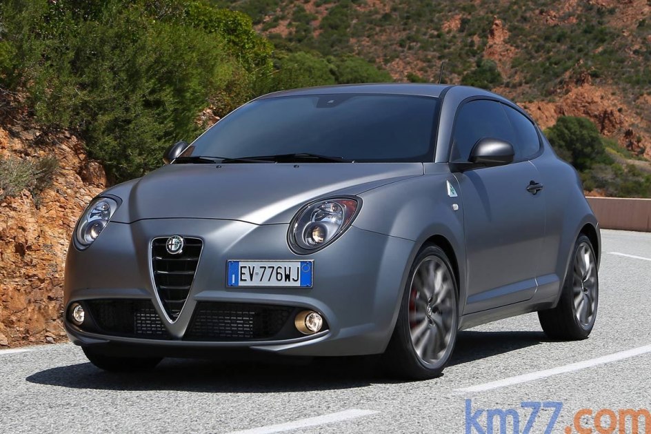 El consumo medio de este Alfa Romeo es de 3,4 l/100 km, el urbano es de 4,3 l/100 km y 2,9 l/100 km en consumo extraurbano. El precio: 14.565 euros. Más información sobre este listado.