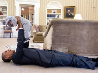 Monadas con la hija de uno de sus asesores