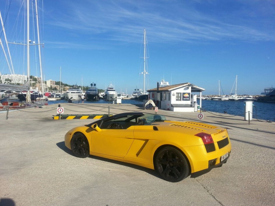 Tiene 540 caballos de potencia y acelera de 0 a 100 en 4,3 segundos. El Lamborghini robado era de color amarillo.